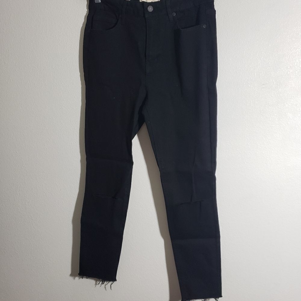 Black jeans with knee slit